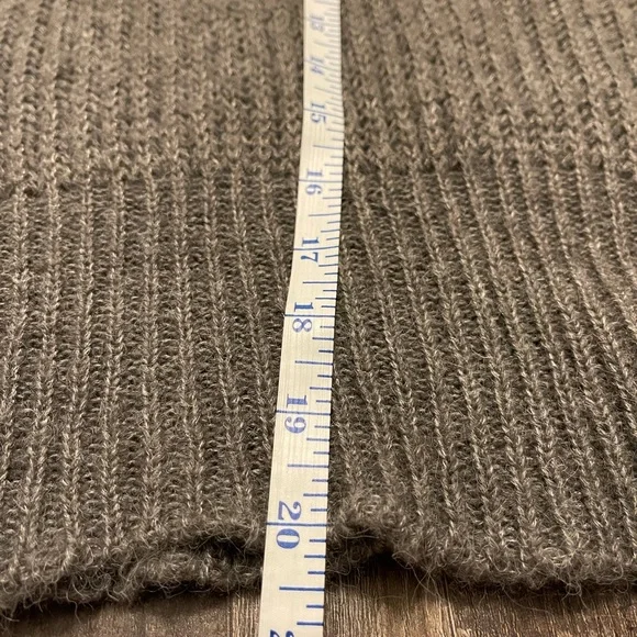 Elan Turtleneck Sweater, size L - Picture 8 of 10